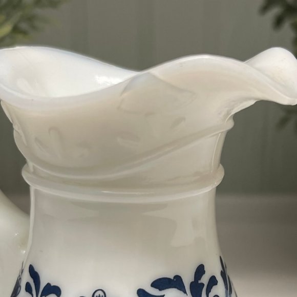 Vintage AVON Skin-So-Soft Delft Blue Bath Oil Bowl & Pitcher Set 1970's - Picture 9 of 9